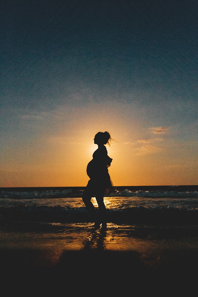 ibu-hamil-sunset